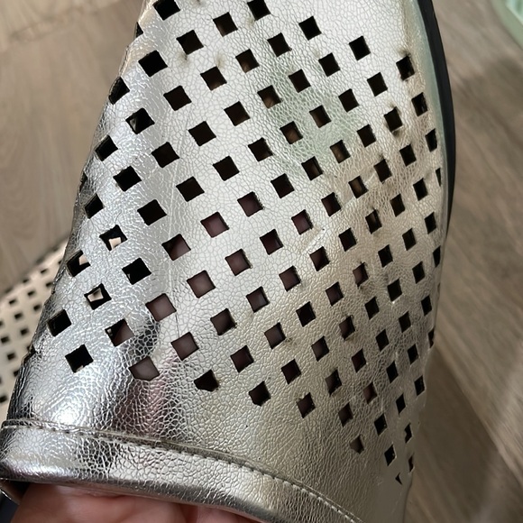 Silver slip on shoes - Picture 4 of 5